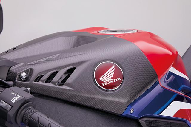 画像1: ホンダ「RC213V-S」と同製法で作られた「CBR1000RR-R FIREBLADE/SP」用スペシャルカーボンパーツを一挙紹介!