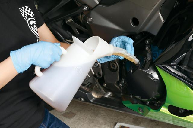 画像4: バイクのエンジンオイルってどうやって交換するの? オイルの交換方法・交換サイクル、必要な用品を紹介