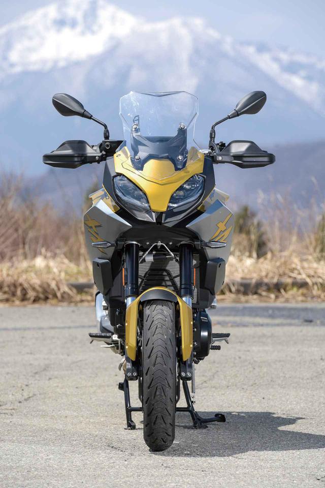 画像1: 【試乗インプレ】BMW「F900XR」新生F900の剛健&スタイリッシュさがクロスオーバー「扱いやすさに秘めた底力!」<GOGGLE 2020年8月号>(2020)