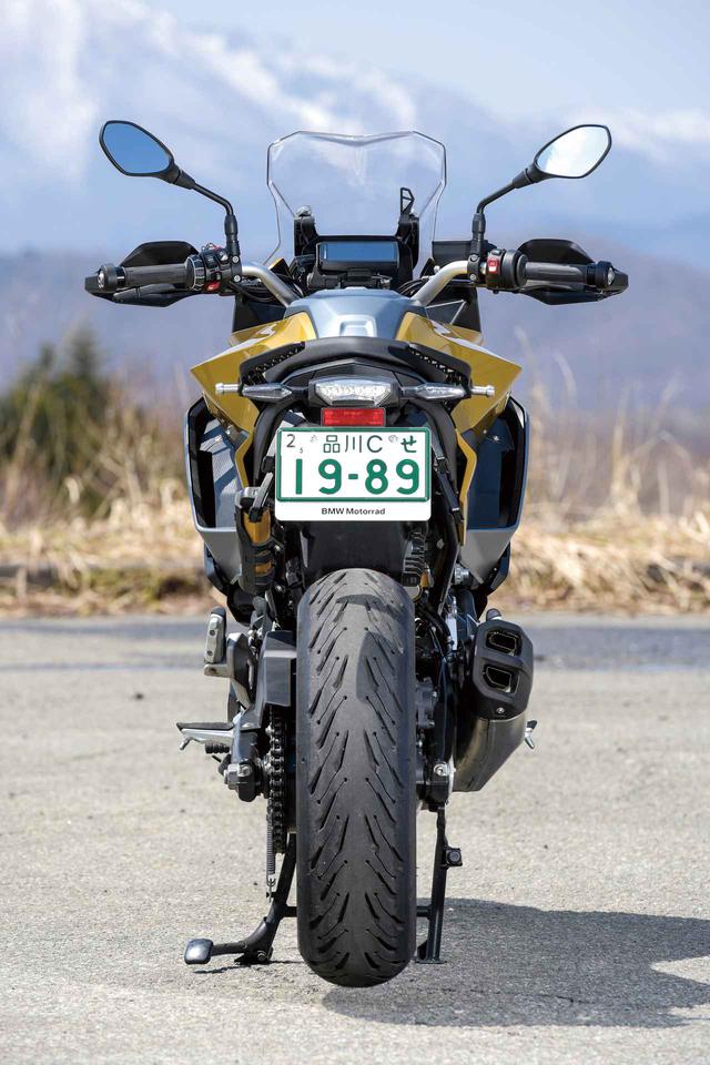 画像2: 【試乗インプレ】BMW「F900XR」新生F900の剛健&スタイリッシュさがクロスオーバー「扱いやすさに秘めた底力!」<GOGGLE 2020年8月号>(2020)