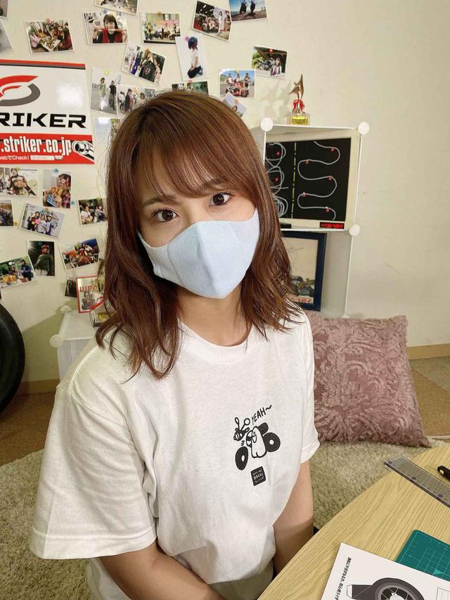 画像: 平嶋夏海はペールブルーを選択。