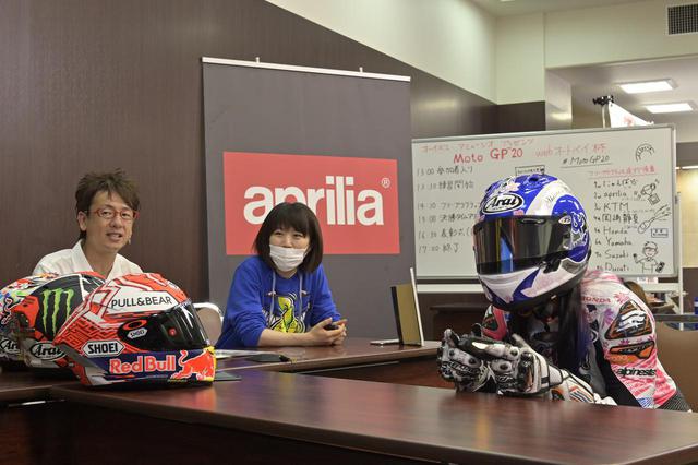 画像: オートバイ女子部のライダーとして登場した岡崎静夏 選手は、ヘルメット&グローブ装備というハードルの高さでも大健闘しました!