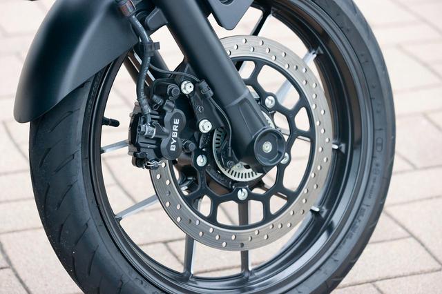 画像4: 街でスズキ・ジクサーを見かけたときの「150」と「250」の見極め方【各部装備・ディテール解説】
