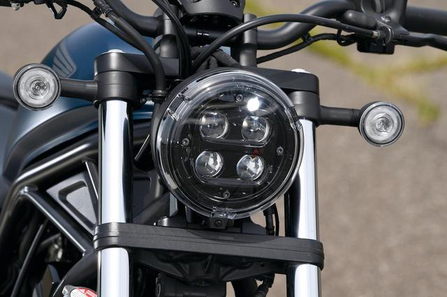 画像: 2020年モデルとなってリニューアル、4眼LEDヘッドライトになって顔つきがガラッと大イメージチェンジ。合わせてウィンカーもリング状に点灯するLEDに変更された。
