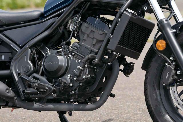 画像: CB250F、CRF250Lと同系の水冷DOHC単気筒エンジンを使用。単気筒らしからぬスムーズなフィーリングで全回転域で使いやすく、高回転を回しても速い力強さがある。