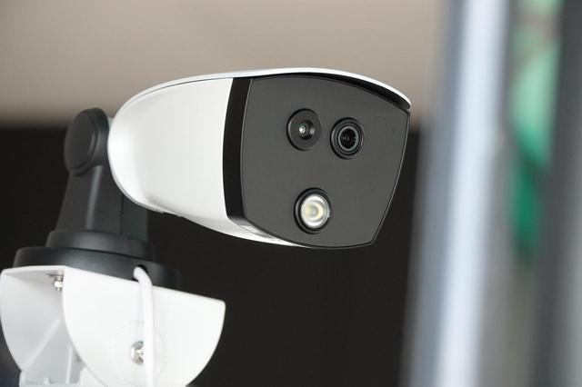 画像: こちらは入場ゲートに設置されたスクリーニングシステム。