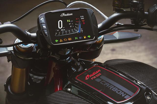画像: FTR1200Sがベースなので、メーターは4.3インチタッチスクリーン式TFTメーター。ライディングモードやBluetooth接続機能も備える。