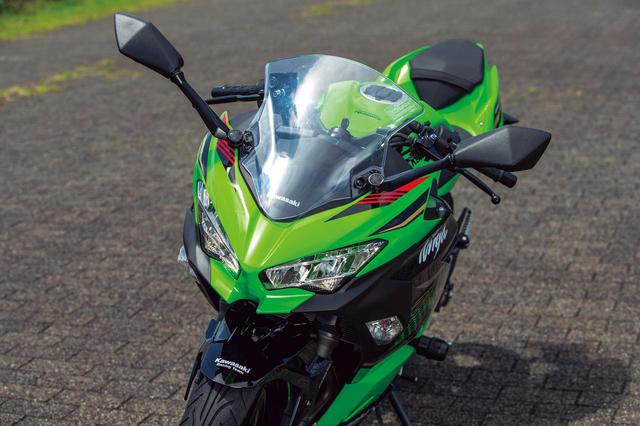 画像: アッパーカウルにはNinjaH2やZX-10Rをモチーフにしたチンスポイラーを装備。ライトはLEDを採用する。