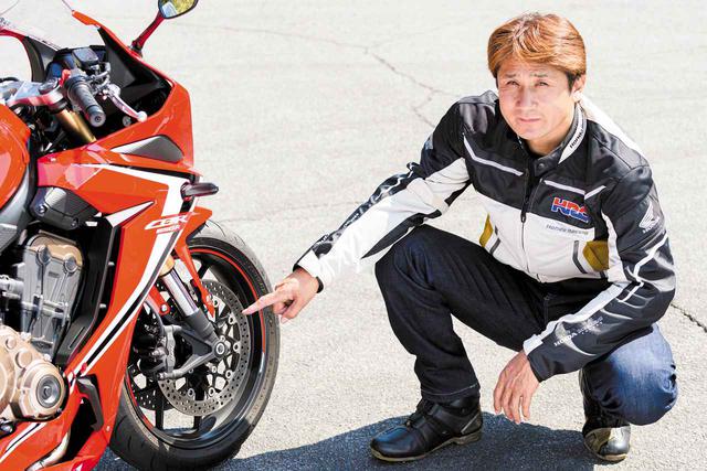画像: 「開発初期のラジアルマウントは、スイッチのオン/オフみたいなタッチでした。CBR650Rのブレーキは公道用として非常に優れた完成度で、熟成を感じさせましたね」と伊藤さんは設定の絶妙ぶりを絶賛!
