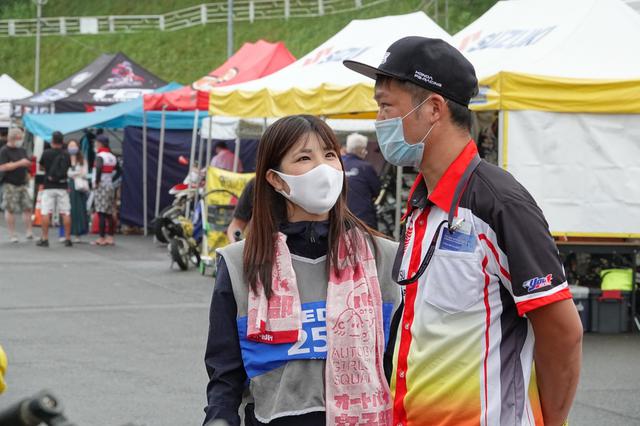 画像: お話しを聞いている様子です。