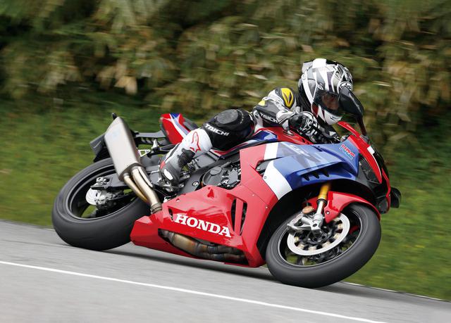 画像: Honda CBR1000RR-R FIREBLADE SP 総排気量:999cc エンジン形式:水冷4ストDOHC4バルブ並列4気筒 最高出力:218PS/14500rpm|最大トルク:11.5kgf・m/12500rpm 発売日:2020年3月20日 メーカー希望小売価格(税込):税込278万3000円(スタンダードは242万円)