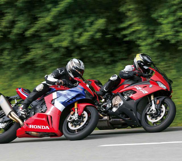 画像: (左)Honda CBR1000RR-R FIREBLADE SP (右)BMW S 1000 RR