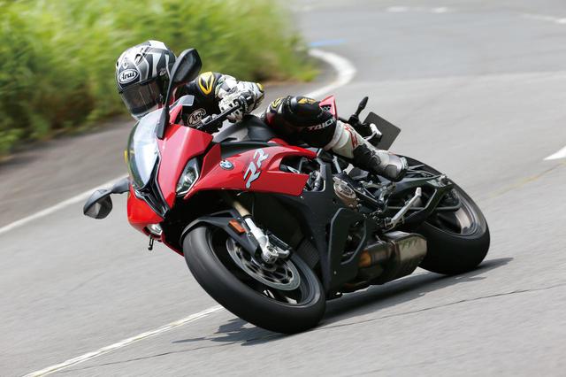 画像: BMW S 1000 RR 総排気量:999cc エンジン形式:水冷4ストDOHC4バルブ並列4気筒 最高出力:207PS/13500rpm|最大トルク:11.5kgf・m/11000rpm メーカー希望小売価格(税込):231万3000円〜283万4000円(試乗車は258万2000円)