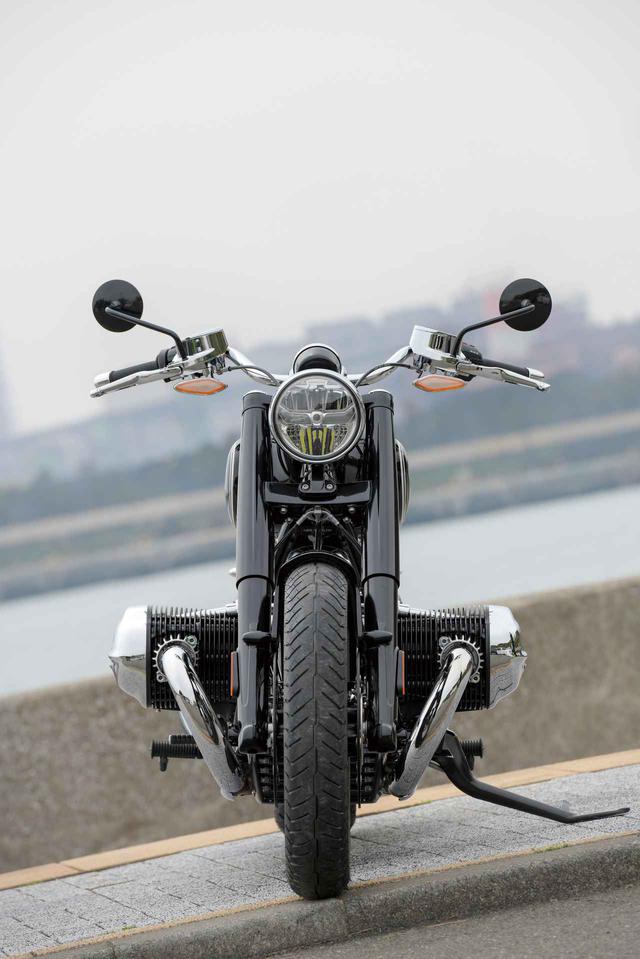 画像1: 【後編】撮り下ろしカット満載! BMW「R18」FirstEdition 想像を遥かに凌ぐビーエム・クルーザーの存在感<GOGGLE 2020年8月号>