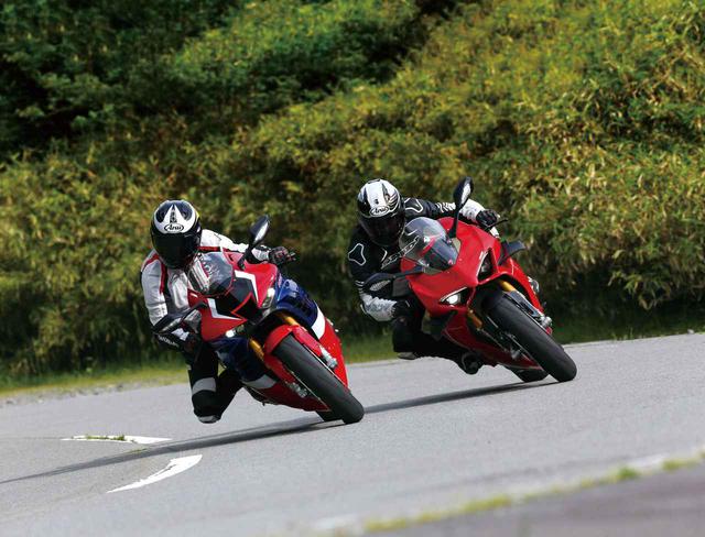 画像1: (左)Honda CBR1000RR-R FIREBLADE SP (右)DUCATI PANIGALE V4S