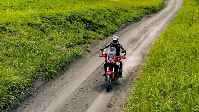 画像1: コケそうになってふと思う「ラリーバイクらしさ」