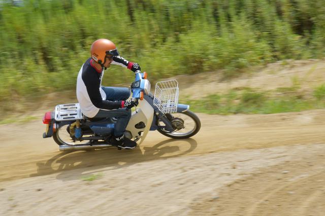 画像2: 未舗装路とかのオフロードを走らせるの怖いんです! 国際A級ライダーにスーパーカブでのオフ走行を教えてもらおう。ライテク・オフロード前編〈若林浩志のスーパー・カブカブ・ダイアリーズ Vol.33〉