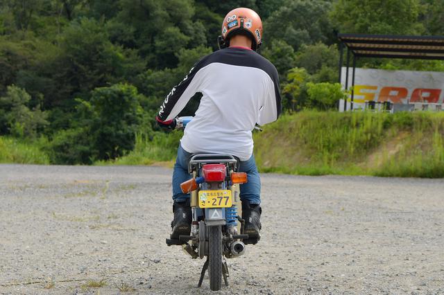 画像3: 足裏感覚が超大事! 国際A級ライダーにスーパーカブでオフロード走行するコツを教えてもらった。ライテク・オフロード後編〈若林浩志のスーパー・カブカブ・ダイアリーズ Vol.34〉