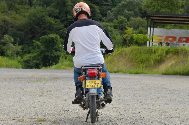 画像4: 足裏感覚が超大事! 国際A級ライダーにスーパーカブでオフロード走行するコツを教えてもらった。ライテク・オフロード後編〈若林浩志のスーパー・カブカブ・ダイアリーズ Vol.34〉