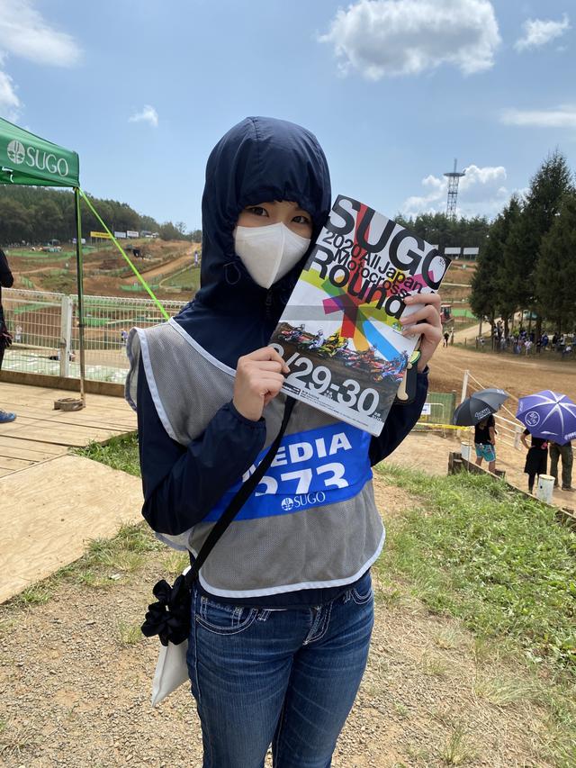 画像: こんな格好で観戦しています!
