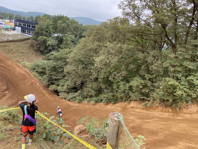 画像: 大坂を登る姿も観られちゃいます!