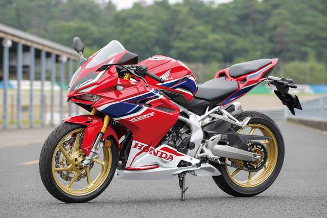 画像: Honda CBR250RR メーカー希望小売価格:税込82万1700 円 写真のカラー「グランプリレッド (ストライプ)」は税込85万4700 円 発売日:2020年9月18日(金) 総排気量:249cc エンジン形式:水冷4ストDOHC4バルブ並列2気筒