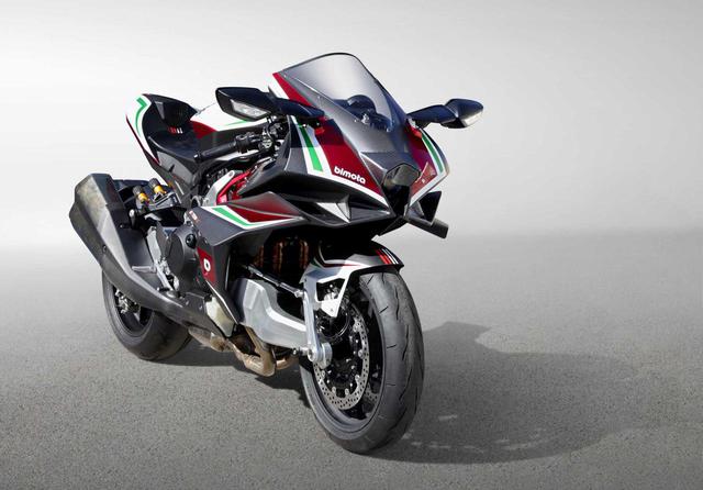画像: 総排気量:998cc エンジン形式:水冷4ストDOHC4バルブ並列4気筒 最高出力:170 kW (231PS) / 11,500 rpm ラムエア加圧時:178 kW (242PS) / 11,500 rpm 最大トルク:141N・m (14.4 kgf・m) / 11,000 rpm