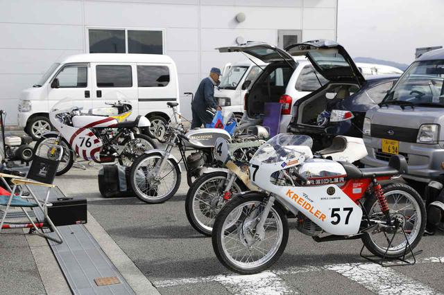 画像: 受付開始は9:00から、33-34番ピット前の野外にて行います