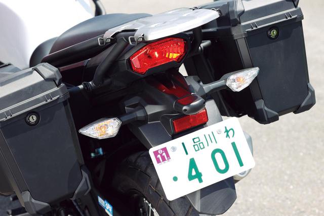 画像: 250ccとは思えぬ迫力あるリアビュー。テールランプはオーソドックスな電球式とした。