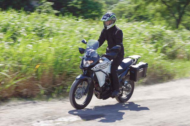 画像: Kawasaki VERSYS-X 250 TOURER エンジン形式:水冷4ストDOHC4バルブ並列2気筒/248cc シート高:815mm 車両重量:175kg タイヤサイズ(前・後):100/90-19M/C 57S・130/80-17M/C 65S 最低地上高:180mm メーカー希望小売価格:税込64万1300円