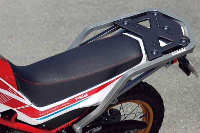 画像: 4車の中ではソフトなシートクッションだが、程良い硬さもあって長時間走行でもお尻が痛くならない。