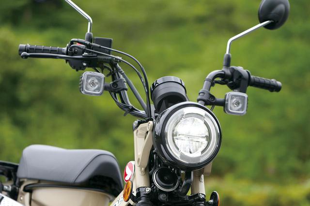 画像: リング状のLEDポジションランプの中に、上下2段式のLEDヘッドライトをセット。ウインカーは大きな角形デザインのLEDだ。