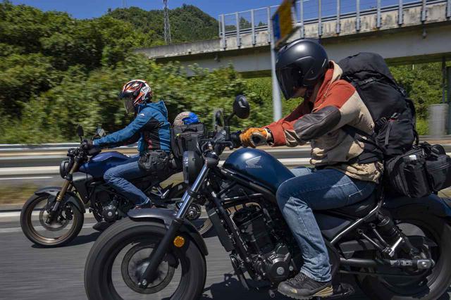 画像: レブル250の燃料タンク容量は11L。リッター32kmなら、満タンにして最大で352km走れる。実際は250kmの走行を目安にガソリンを入れると安心かな。