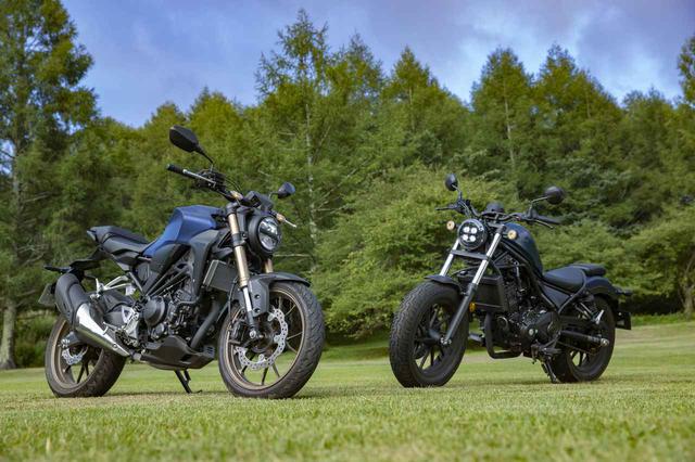 画像: (左) ホンダ CB250R メーカー希望小売価格:税込56万4,300円 (右) ホンダ レブル250 メーカー希望小売価格:税込59万9,500円