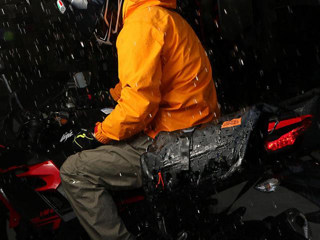 画像: スポーツバイク特有のリア周りに合わせた仕様と形状