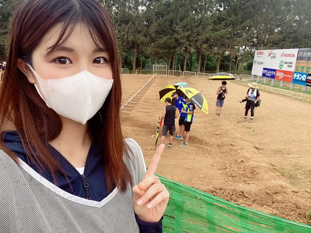画像: 決勝に向けて真面目に相談しています。