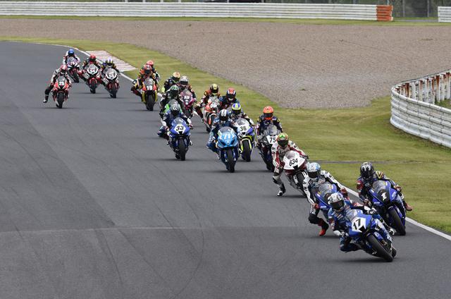 画像: ホールショットは清成! ホンダCBRはここイッパツのスピードが身についてきました