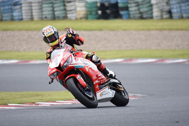 画像: しかしレースはチャンピオン小山が差し切って優勝!