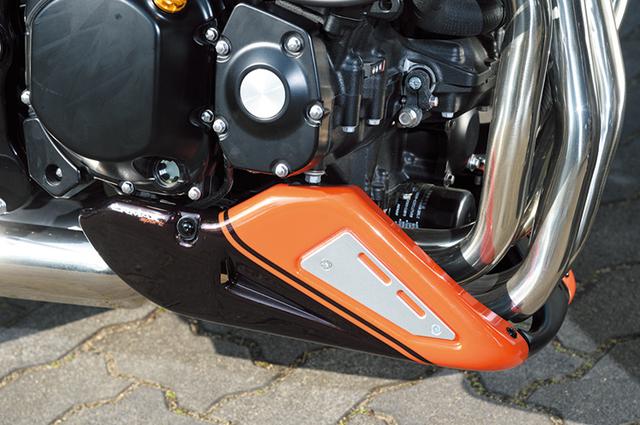 画像: フロント下側には3ピース式のErmax製アンダーカウル Z900RSを装着。コンパクトで個性化を図りたい向きにも適したアイテムだろう。