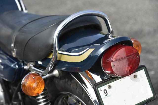 画像: 750RS は終始丸形のテールランプを採用。