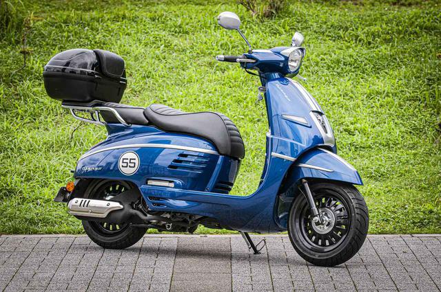 画像11: 【お値打ち車両の選び方】原付二種&軽二輪スクーターをお探しなら、オシャレなのに便利な「プジョー・ジャンゴ スポーツ」を選べば間違いナシ!《Webオートバイ特別限定車は9月30日まで!》