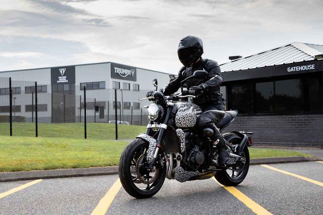 画像: ライダーの身長が分かりませんが、車体はコンパクトな印象。アップライトなポジションで扱いやすそうです。