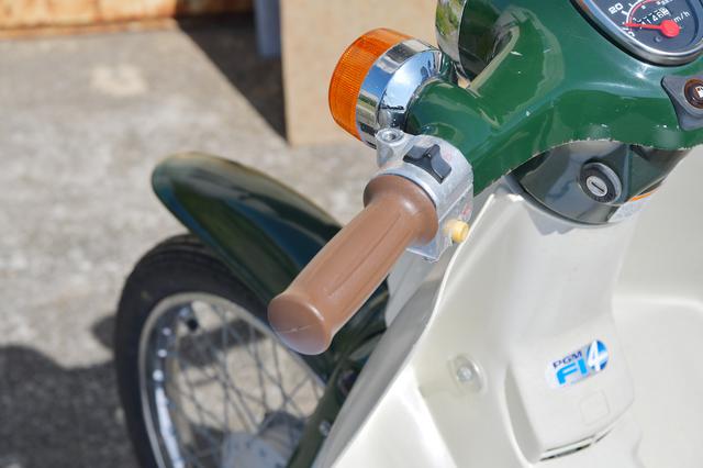 画像2: 古い丸目スーパーカブはグリップ径がちょっと特殊。でも、グリップを選びたいのだ。〈若林浩志のスーパー・カブカブ・ダイアリーズ Vol.41〉