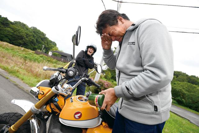 画像: 同じガソリン量でスタート、どちらかっていうとボクとカブの方がテキトー運転してたって言うのに、信号待ちでちまちまアイドリングストップしてたロバ先輩とモンキーが先にストップ! (笑)