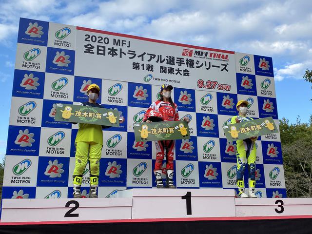 画像: 表彰式の様子です。