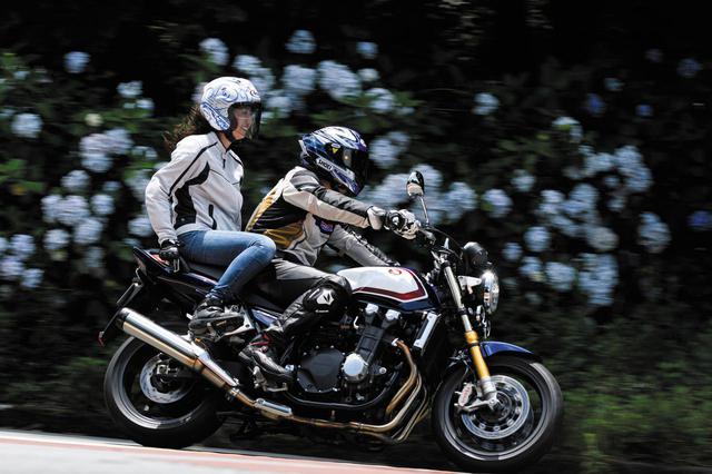 画像: 近年のホンダ車は、2人乗りでも違和感のない走りのモデルがほとんど。CB1300SF SPは車格・排気量ともにゆとりあり、2人乗りでのネガは一切感じることがなかったそうです。