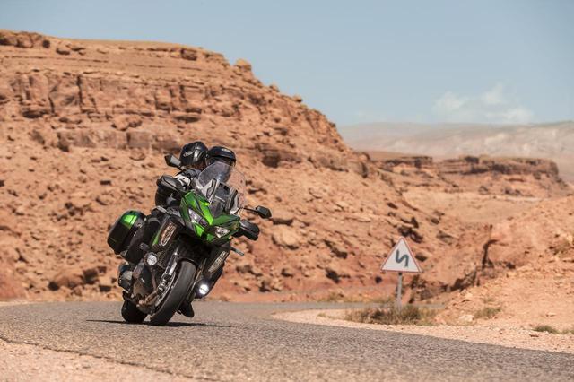 画像1: 「VERSYS 1000 SE」2021年モデルはショーワ製の最新サスペンションを二輪車で初採用