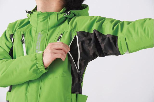 画像: 暑くなったら脇のベンチレーションを開放し温度調整ができます。