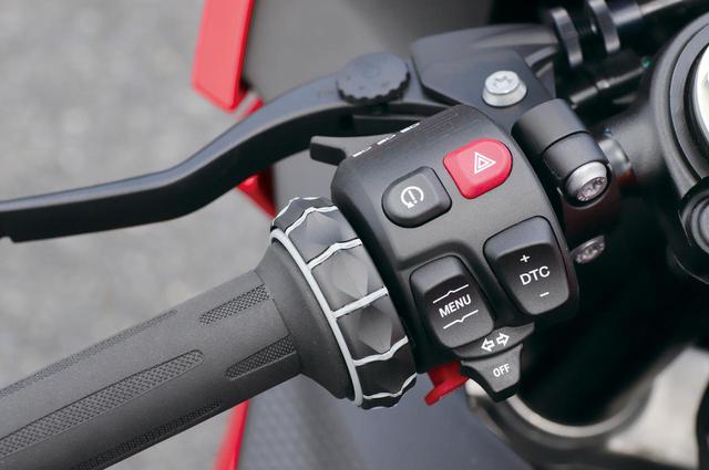 画像: BMW独特のハンドルファンクションスイッチが付いた操作系。メニュー操作も案外シンプル。