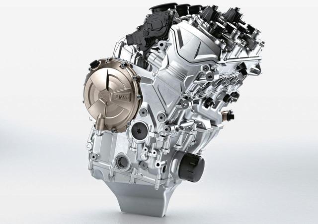 画像: 総排気量:999cc エンジン形式:水冷4ストDOHC4バルブV型4気筒 最高出力:152W(207PS)/13,500rpm 最大トルク:113N・m(11.5kgf・m)/11,000rpm